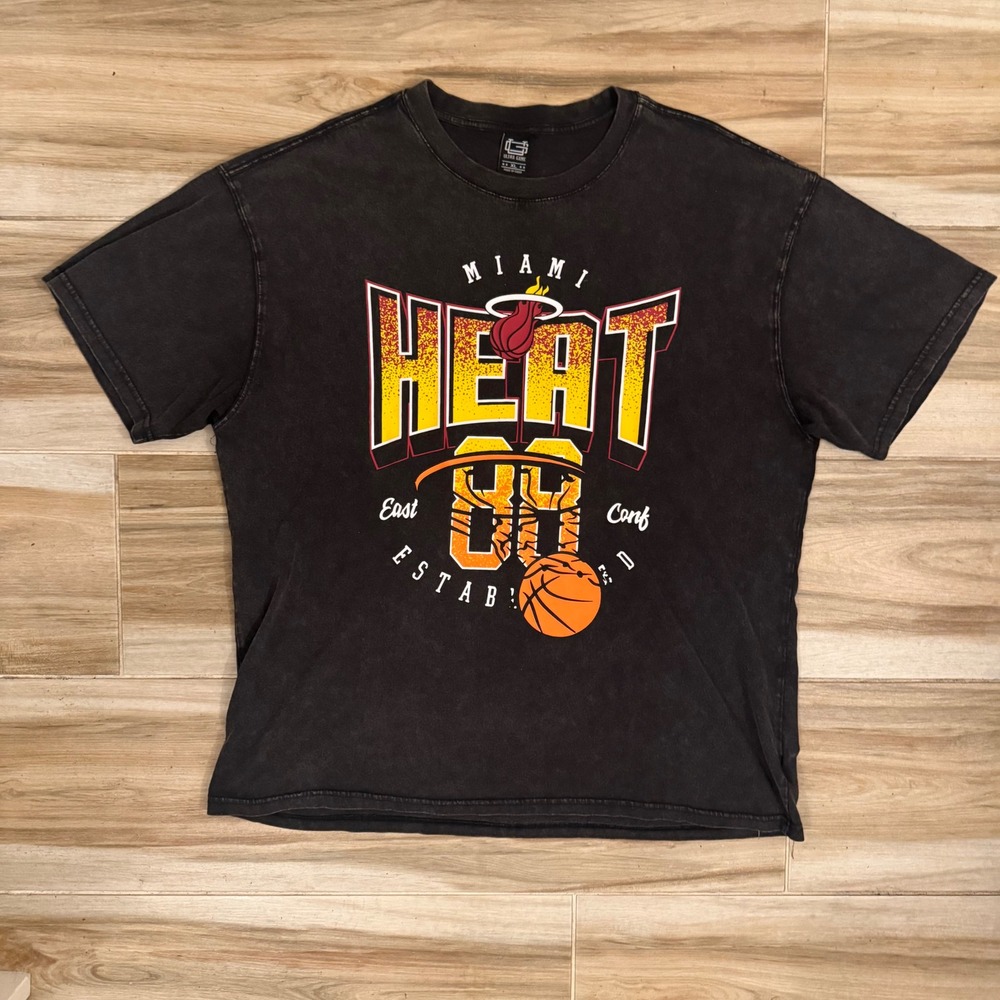 Ultra Game Miami Heat NBA Graphic T-Shirt XL Faded Black Acid Wash 1988 Est